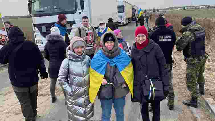 На кордоні українці блокують проїзд російських і білоруських фур