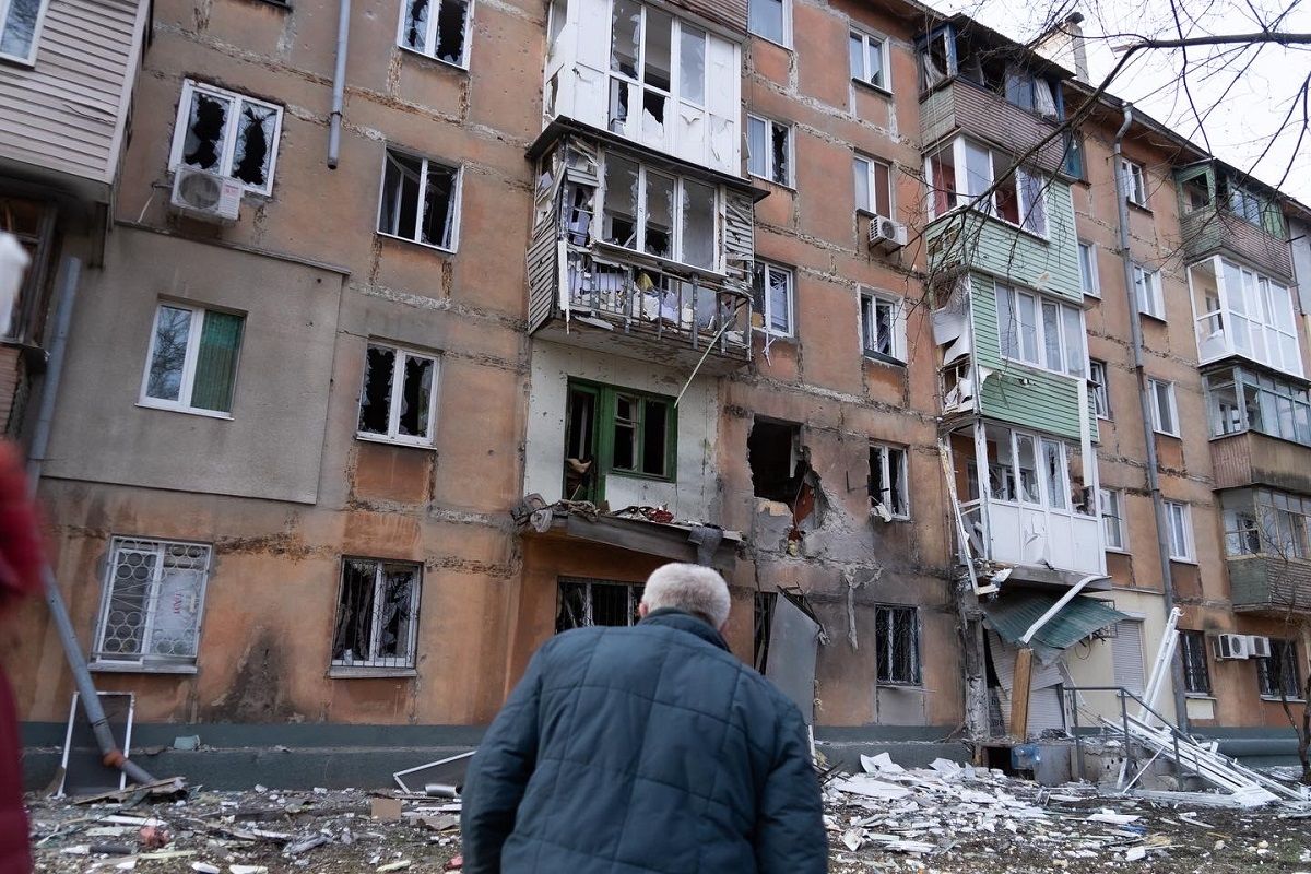 Від бомбардувань загинули вже майже 2200 мешканців Маріуполя