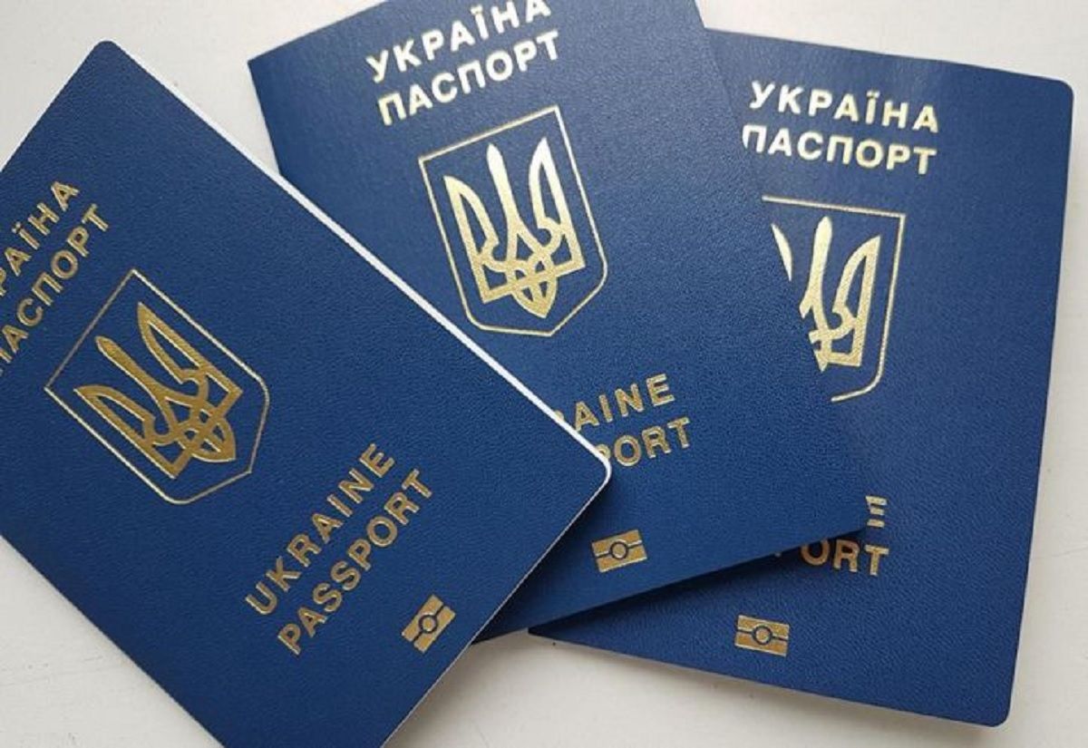Де і яку допомогу з оформленням документів можуть отримати біженці за кордоном