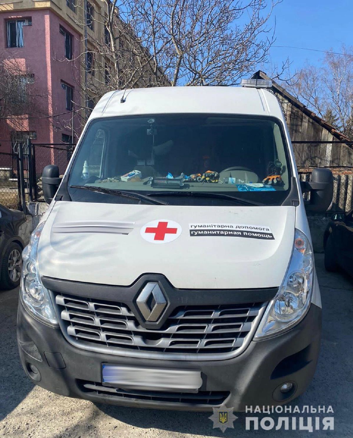 В Ужгороді жінка намагалася вивезти сина-призовника закордон у «швидкій»