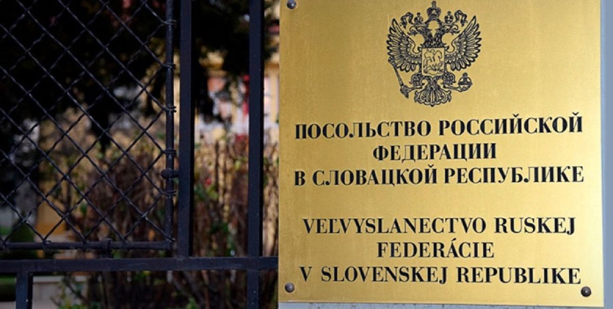 Словаччина видворить трьох російських дипломатів