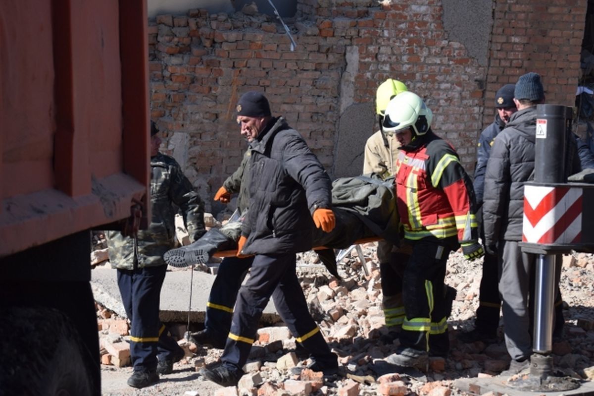 Під завалами телевежі у Рівному знайшли ще 12 загиблих