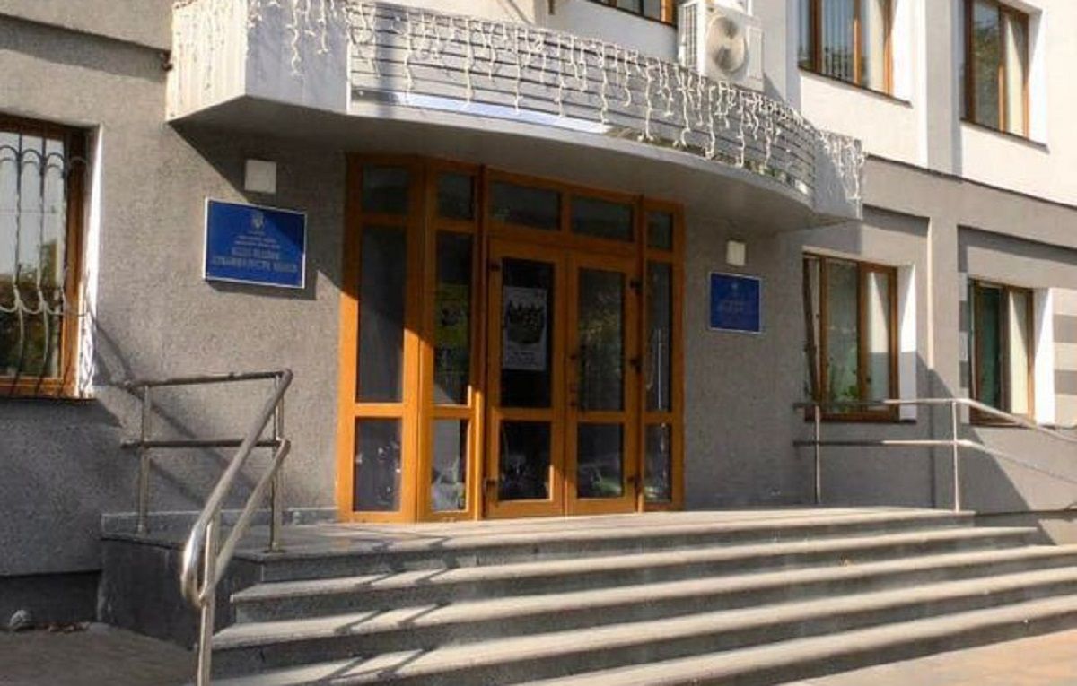 Окупанти влаштували погром у міськраді Бучі та захопили заручників