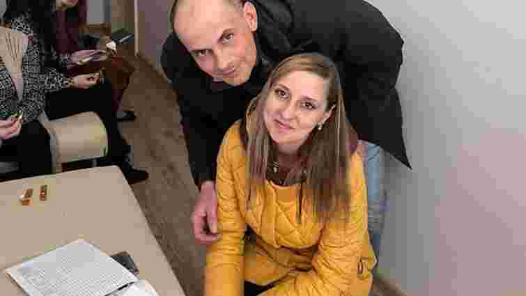 Пара із Калуша взяла шлюб у сховищі під час повітряної тривоги