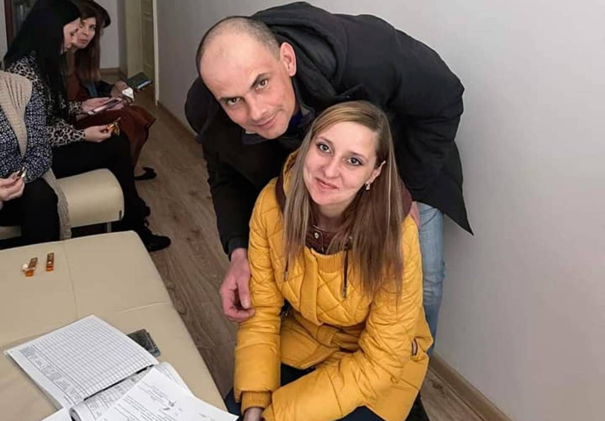 Пара із Калуша взяла шлюб у сховищі під час повітряної тривоги