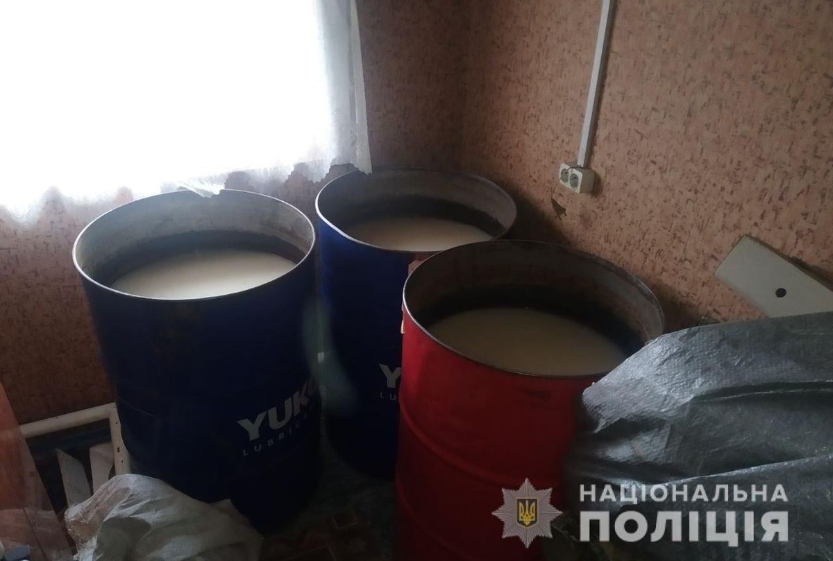 Рівненські поліцейські знищили тонну закваски самогону в одному селі