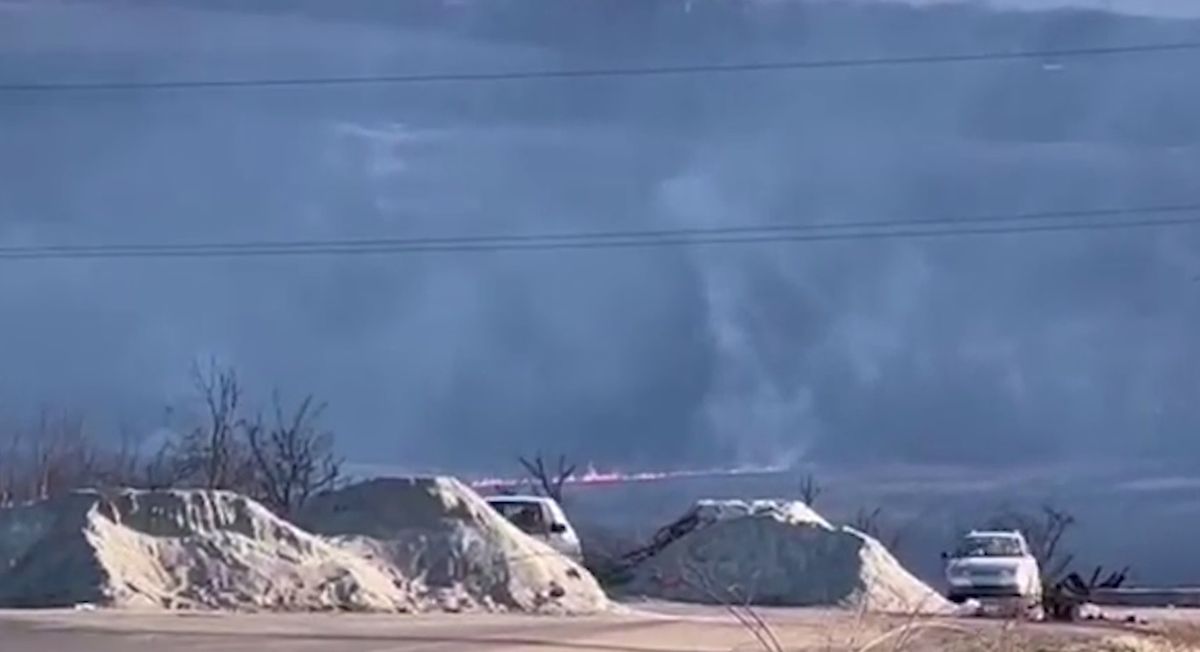 Росіяни обстріляли колону автомобілів з мирними жителями Маріуполя