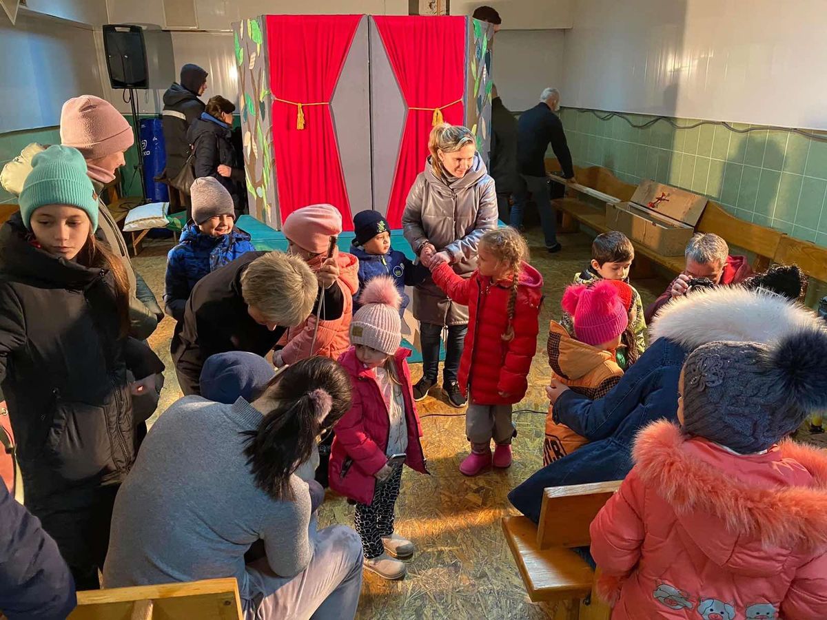 Рівненський театр ляльок показує вистави для дітей в укритті