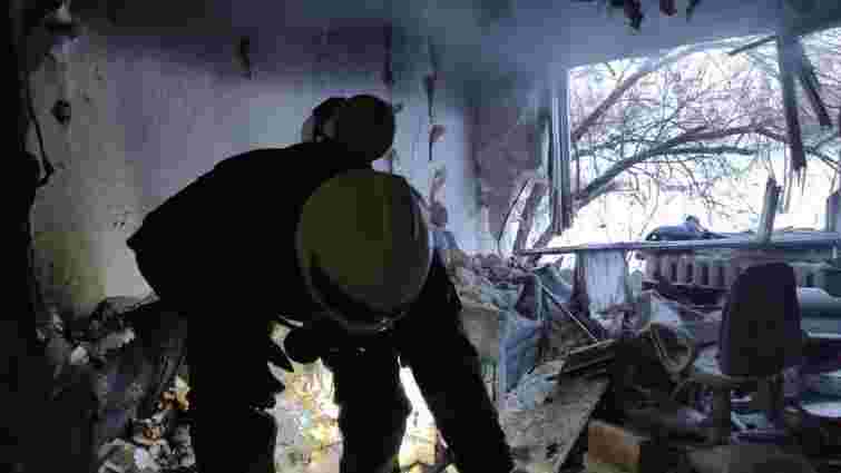 Російські снаряди зруйнували житлові будинки у Рубіжному на Луганщині, є загиблі