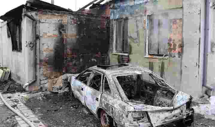 Шестеро людей загинули від обстрілу касетними бомбами селища на Харківщині