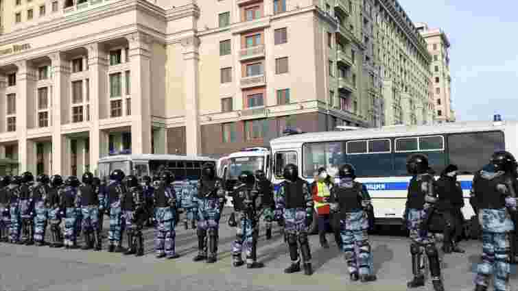 Російська поліція перевіряє телефони українців Москви
