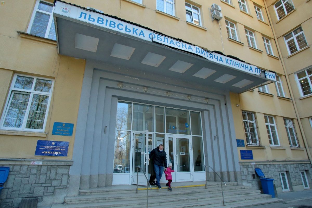Львівські лікарі розповіли історію підлітка, який підірвався на міні