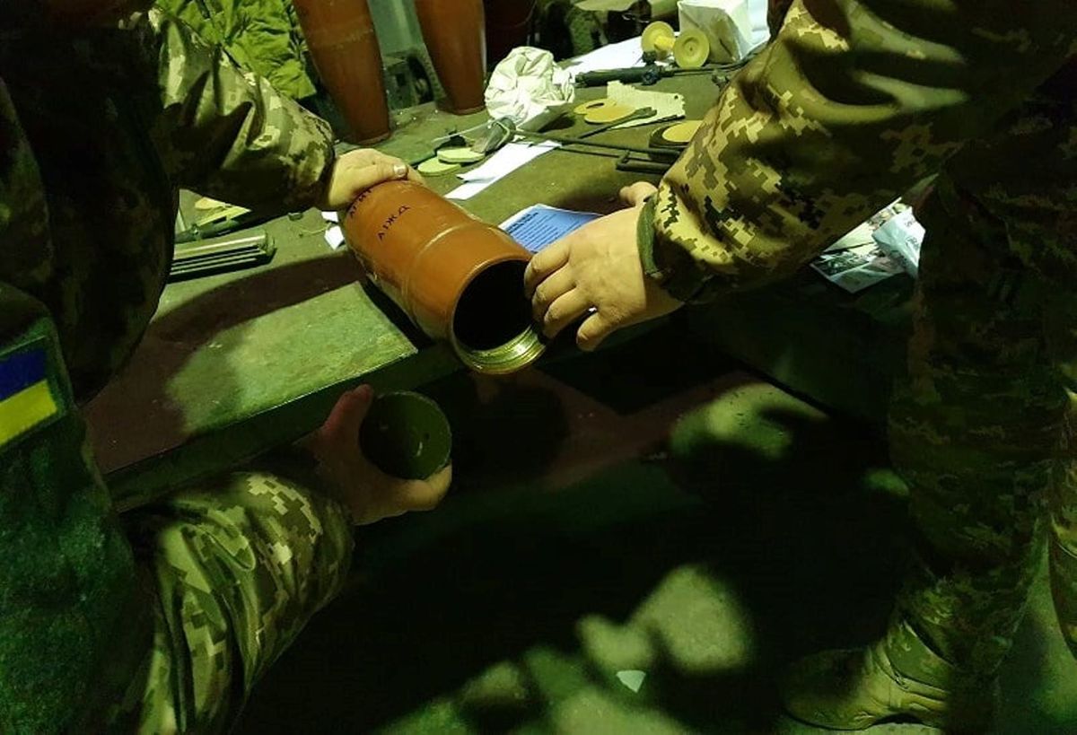 Закарпатські військові обстрілюють росіян снарядами з інструкціями про здачу в полон