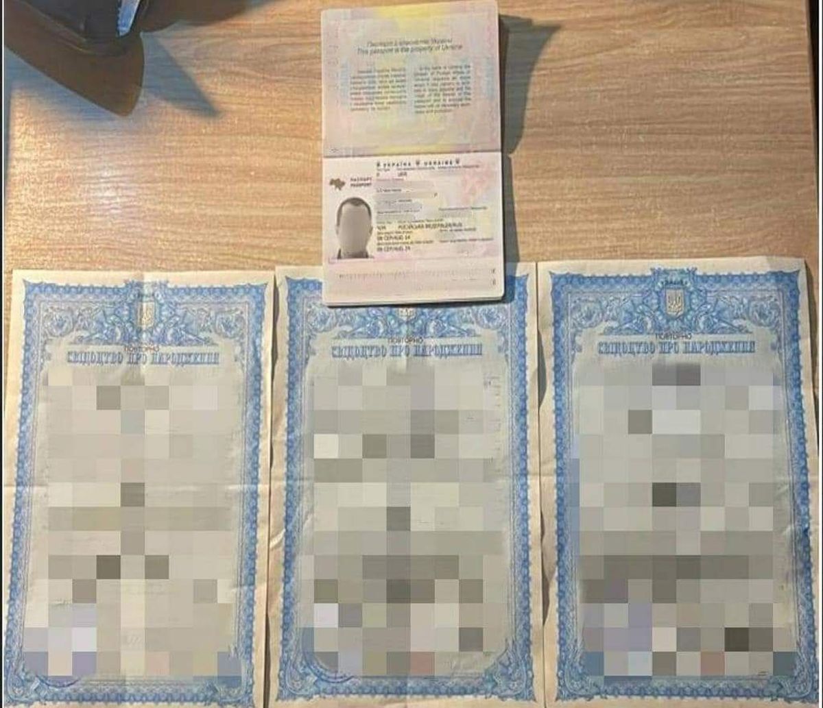 Чоловік із сином прикинулись багатодітними батьками, щоб втекти у Словаччину