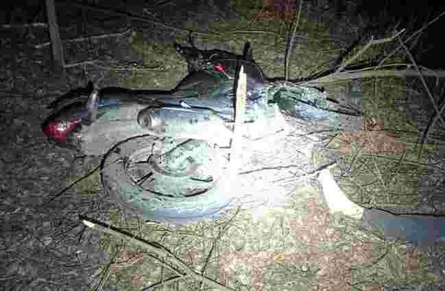 Внаслідок зіткнення з деревом на Рівненщині загинув 24-річний мотоцикліст