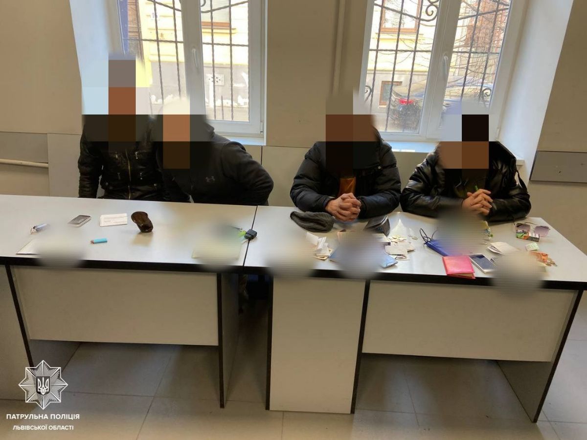 У центрі Львова затримали чотирьох приїжджих з кримінальним минулим
