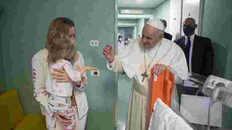 Папа Римський відвідав українських дітей у лікарні Ватикану