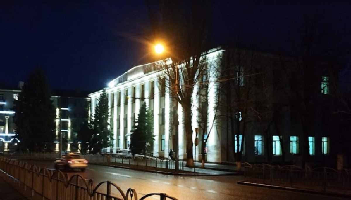 Росіяни розбомбили школу мистецтв у Маріуполі, де ховалися 400 людей