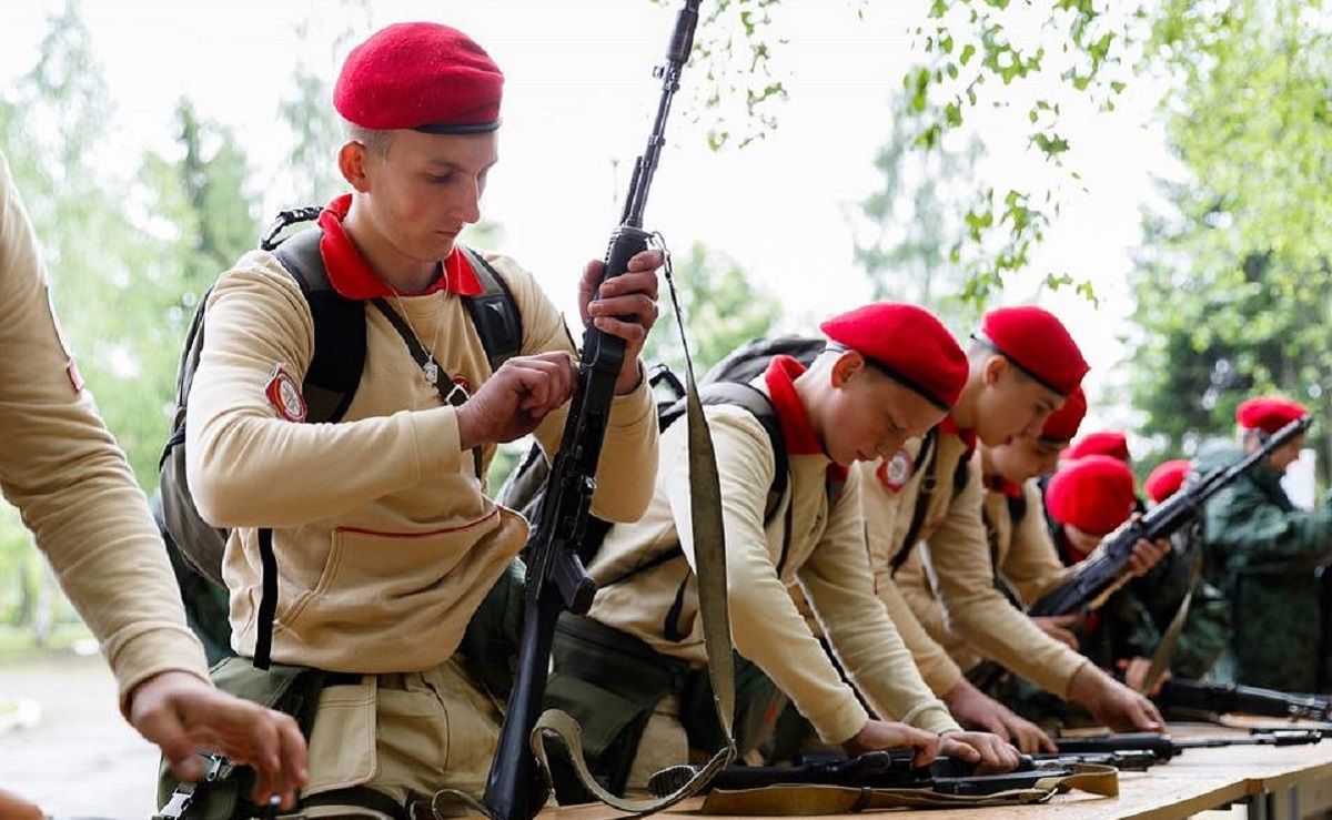 Кремль віддав наказ готувати до війни в Україні неповнолітніх