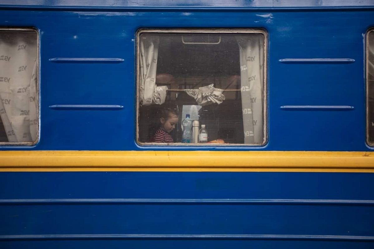 «Укрзалізниця» відновлює платний проїзд у неевакуаційних та закордонних поїздах