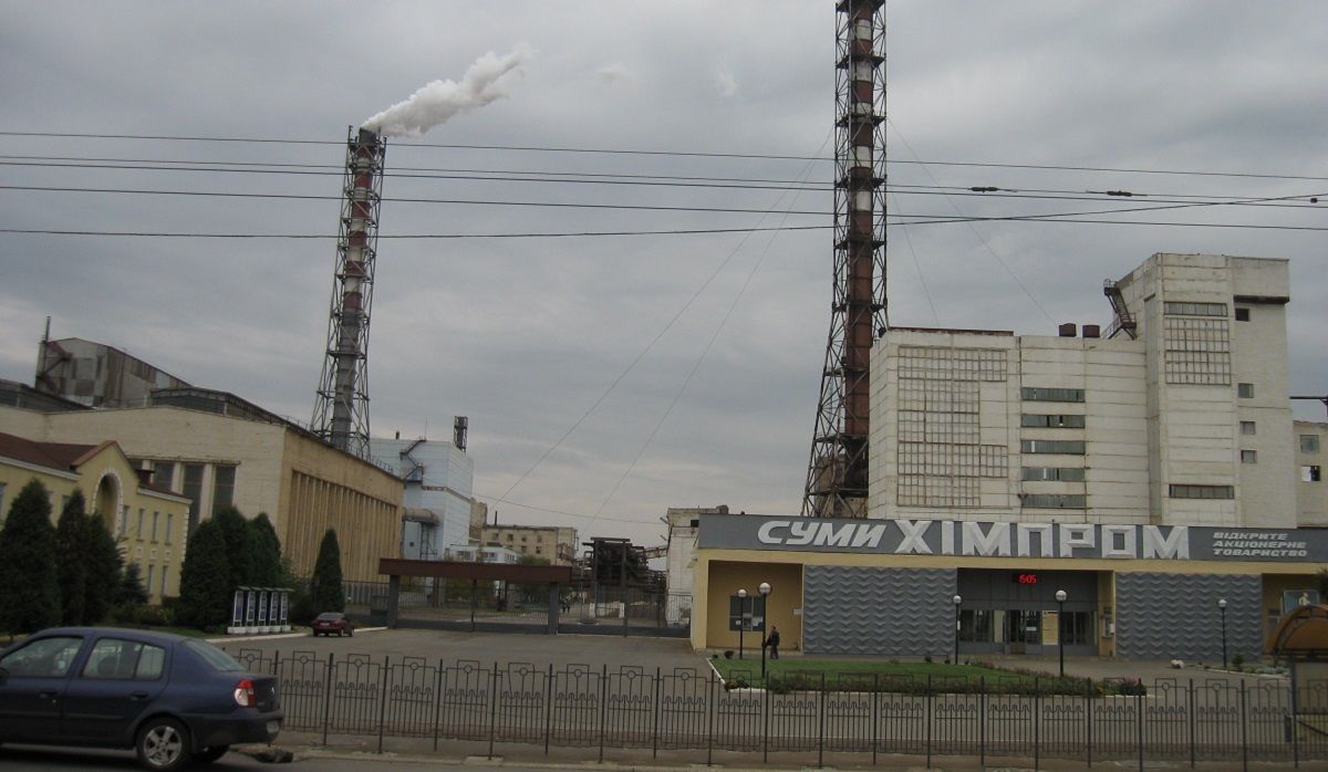 На заводі «Сумихімпром» через обстріли стався витік аміаку