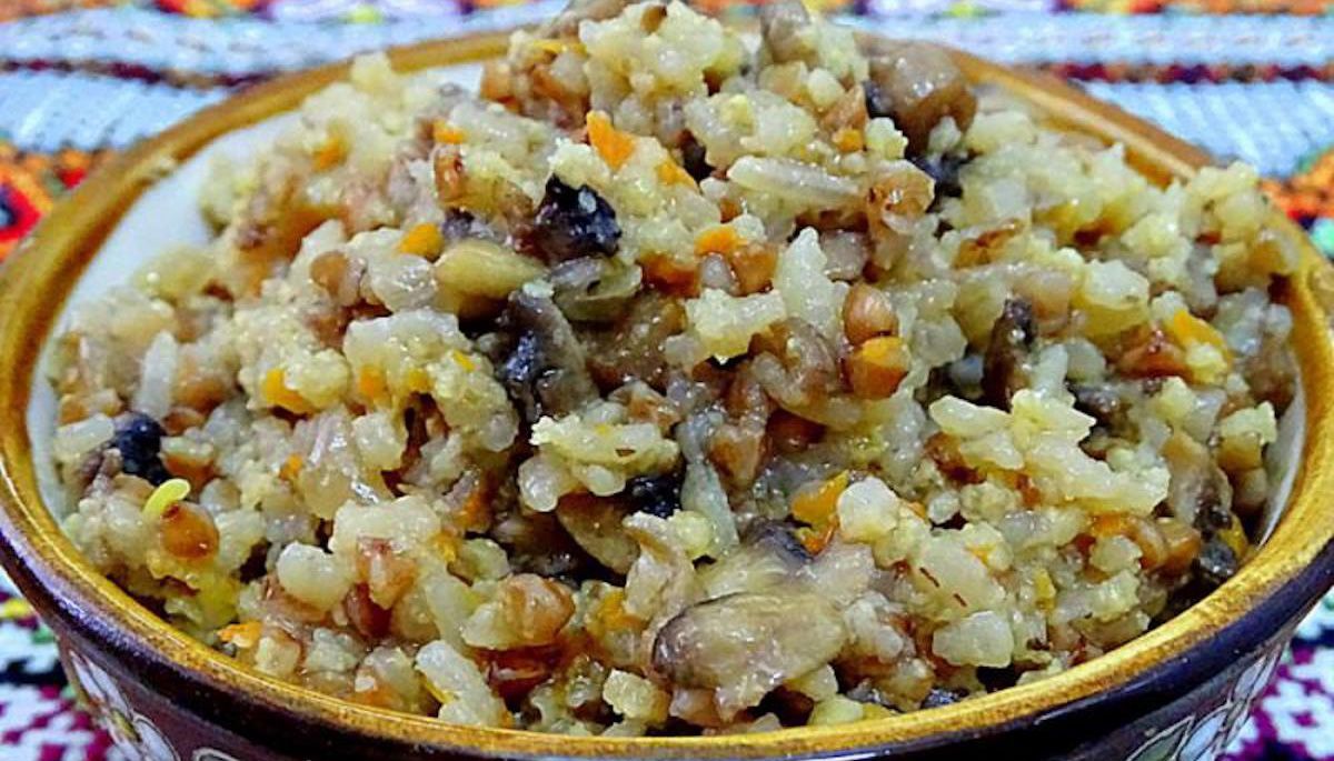 Каша з трьох круп з грибами. Рецепт дня