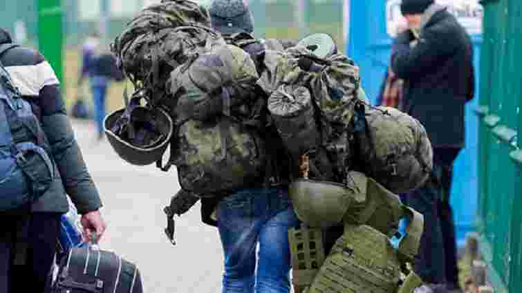 За добу в Україну з-за кордону повернулися 17 тисяч чоловіків 
