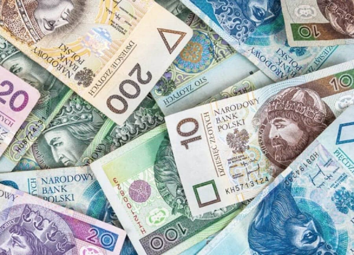Українці зможуть обміняти в польських банках готівкові гривні на злоті
