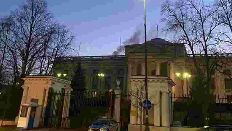 Російські дипломати палять документи у посольстві РФ у Варшаві, – ЗМІ