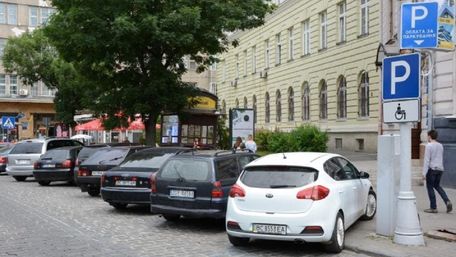 У Львові суттєво знизили вартість абонементів на паркування