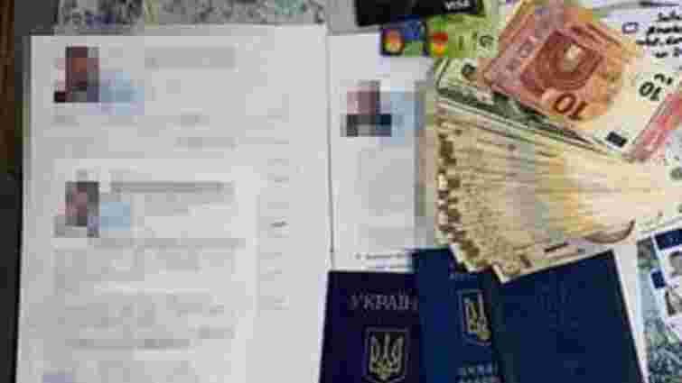 На Львівщині викрили підробників документів для виїзду ухилянтів за кордон