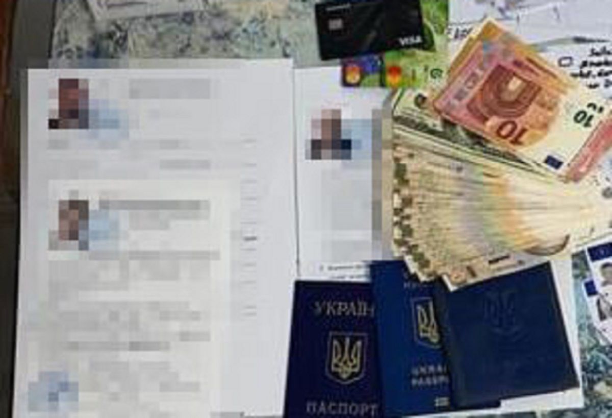 На Львівщині викрили підробників документів для виїзду ухилянтів за кордон