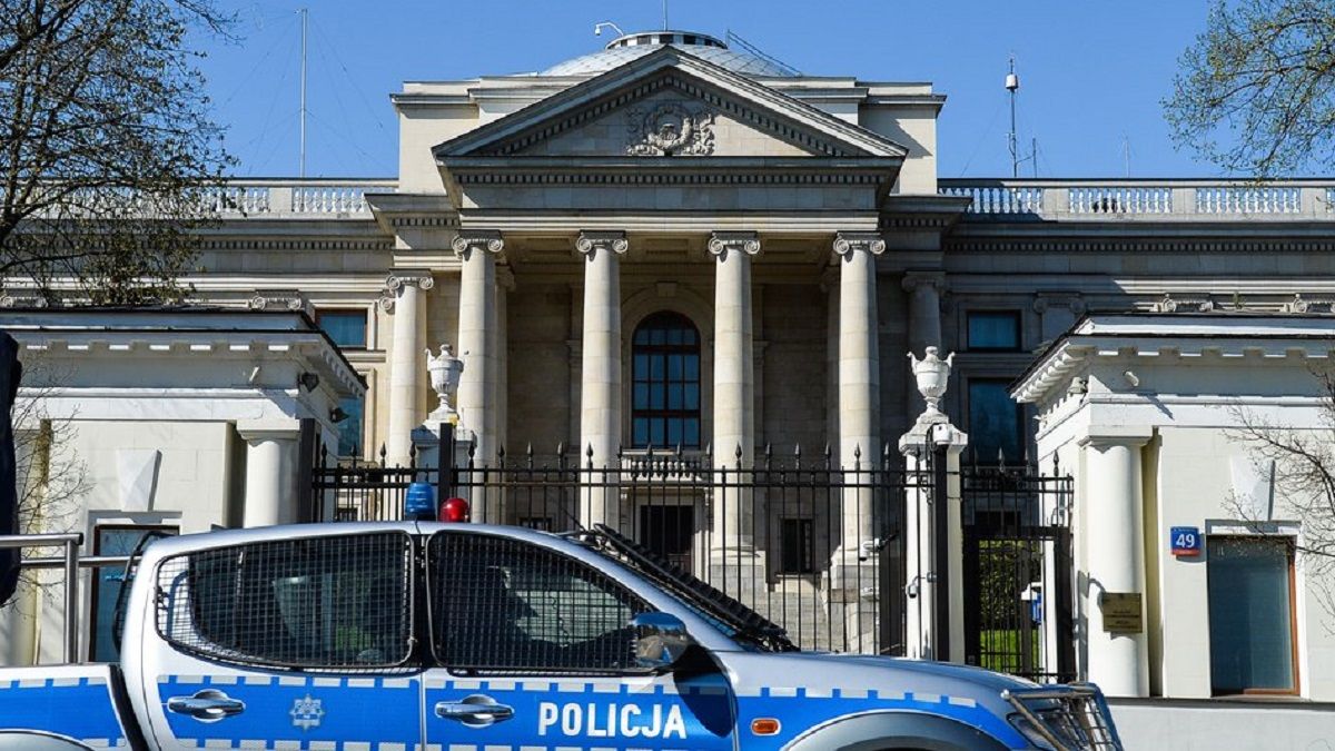 Польща вислала з країни 45 викритих у шпигунстві російських дипломатів