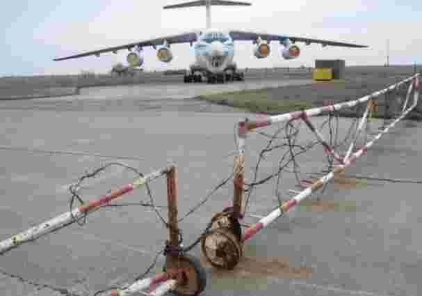 Росіяни облаштували військову базу на аеродромі Мелітополя 