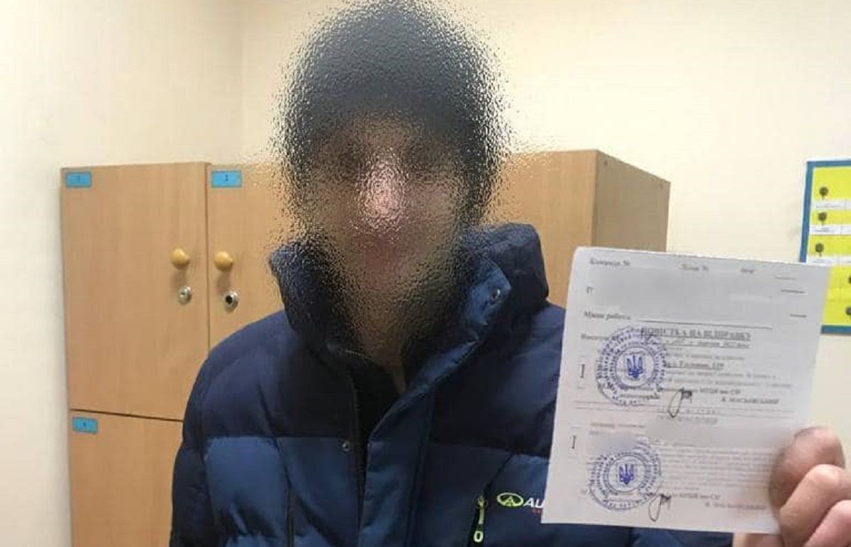Порушникам ПДР та комендантської години поліцейські вручають повістки