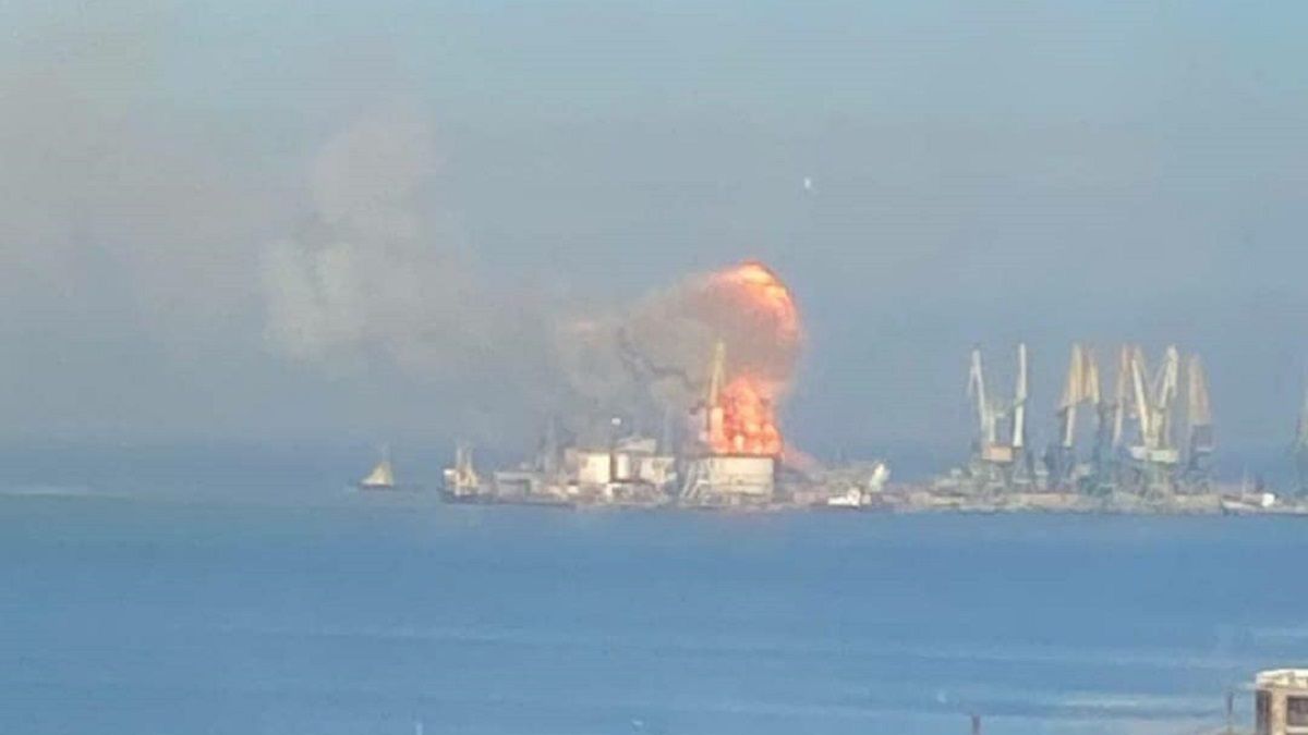 У порту Бердянська підірвали великий російський десантний корабель 
