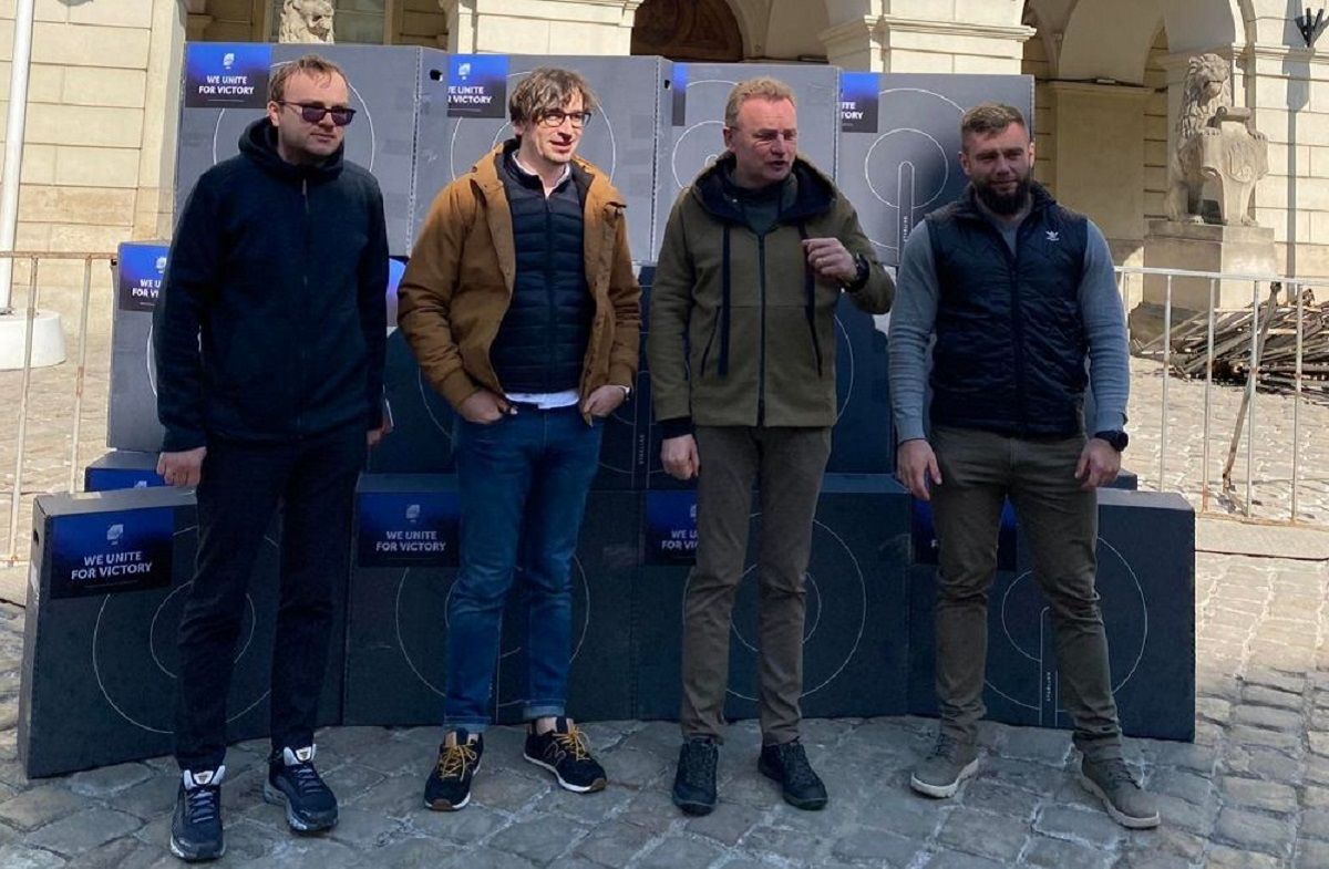 Львівський IT-кластер передав міськраді 25 терміналів Starlink