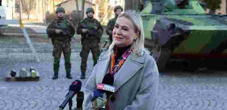 Міністерка оборони Чехії не поїде до Будапешта через позицію Угорщини щодо Росії