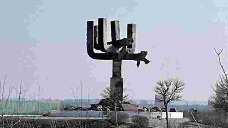 Росіяни обстріляли меморіал жертвам Голокосту у Харкові