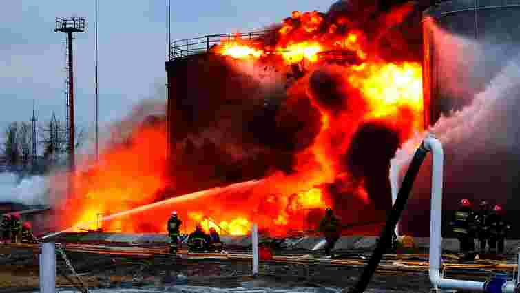 Після ракетного удару пожежу на нафтобазі у Львові гасили 13 годин