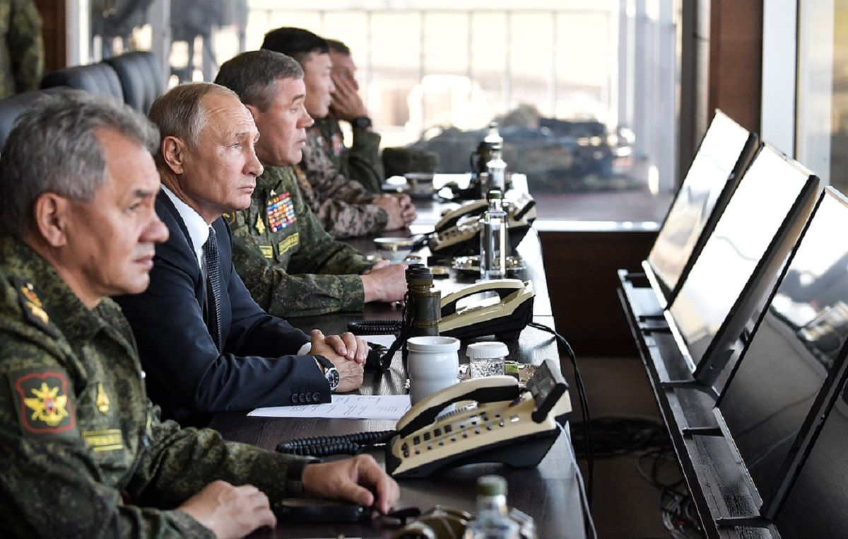 Наказ Путіна натиснути ядерну кнопку не виконають, – Bellingcat