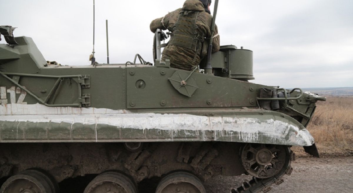 Росіяни військовою технікою переїхали сім’ю на Сумщині