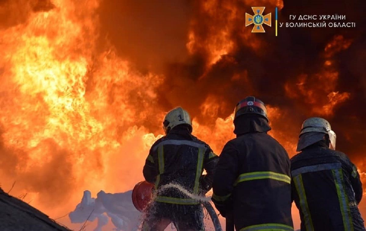 Пожежу після ракетного удару у Луцьку гасили півтори доби