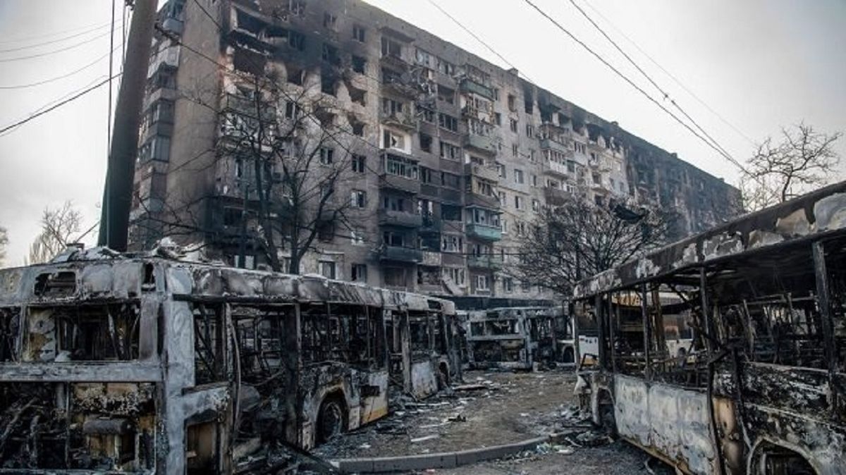 Путін вимагає капітуляції захисників Маріуполя для організації «зелених коридорів»
