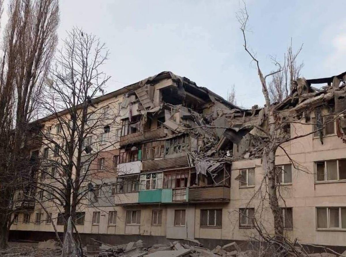 Росіяни обстріляли житлові квартали Лисичанська, є жертви