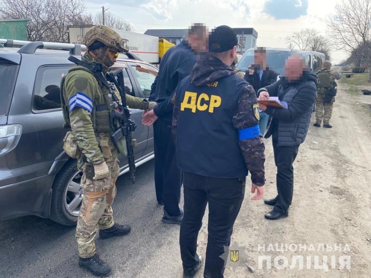 Поліція затримала двох мешканців Буковини за вимагання майже 200 тис. грн
