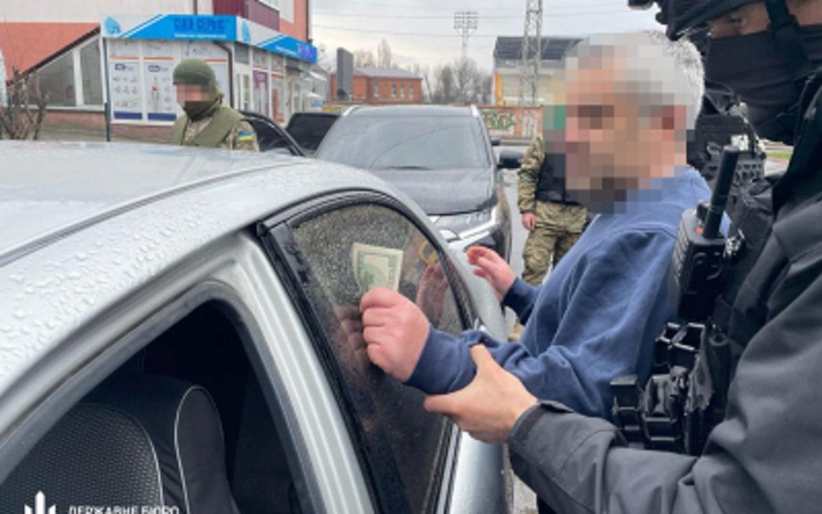 ДБР затримало трьох військових із Хмельницького за переправу ухилянтів у Польщу