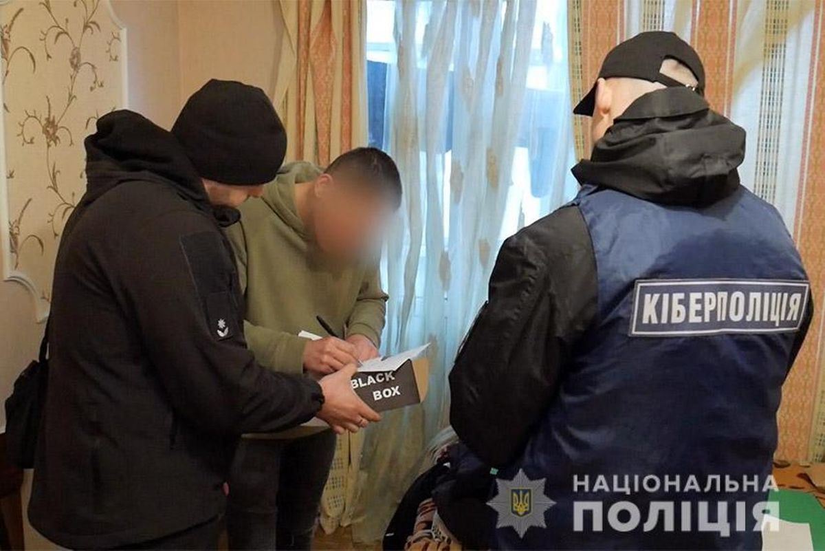 Поліція затримала 24-річного блогера з Хмельницького за обман підписників