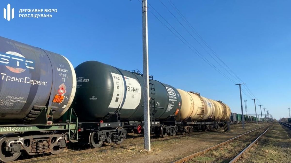ДБР планує конфіскувати знайдені на Прикарпатті російські та білоруські вагони