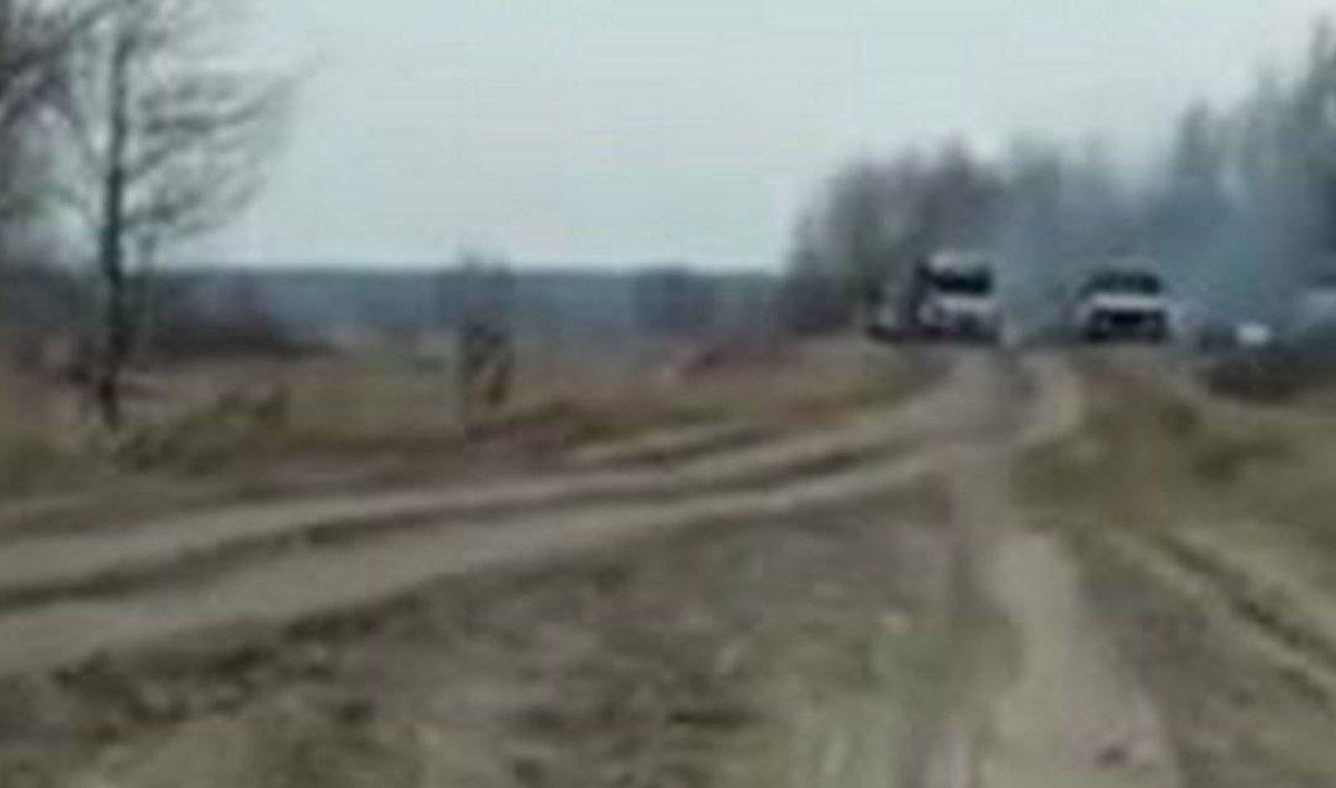 Росіяни обстріляли колону волонтерів під Черніговим, є жертви